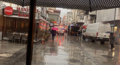 Ulaşıma sağanak etkisi… İzmir yağmura teslim oldu