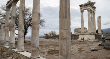 Alman Müsteşardan Bergama Sunağı teklifi... 