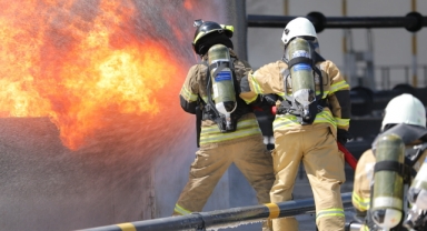 Bornova’da faciaya ramak kala... Tüp dolu işyerinde yangın!