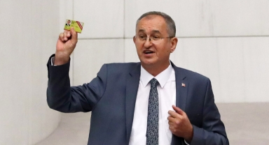 CHP’li Sertel’den basın düzenlemesine tepki: “Ya bunlar sayı saymayı bilmiyorlar ya da dayak yememişler”