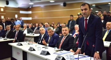 CHP'li Ulaş Polat’tan Güldoğan’ın o sözlerine yanıt: “Bornova’ya bıraksalar, Kızılay Mahallesi'ni tek başına bulamayacak”