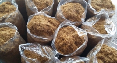 İzmir'de kaçak operasyonu... Tonlarca tütün ele geçirildi!