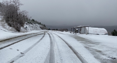 İzmir'e ilk kar düştü... Beyaza büründü!