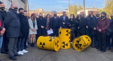 İzmir'in Çernobil'i tehlike saçıyor… Başkan ayrı vatandaş ayrı tepki gösterdi