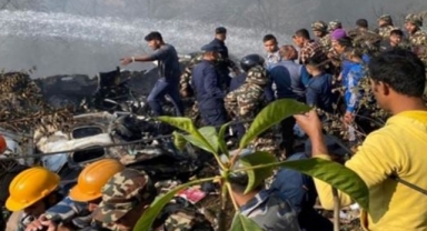 Nepal'de yolcu uçağı düştü