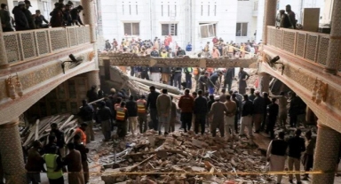 Pakistan’da camiye bombalı saldırı: ölü sayısı 72’ye yükseldi