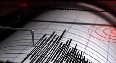 Van'da da hissedildi... İran'da korkutan deprem