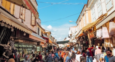 Zamların ardı arkası kesilmiyor: Kemeraltı esnafı sattığının yerine ürün koyamıyor