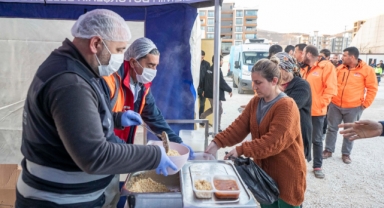 Adıyaman’ın köylerine her gün sıcak yemek ulaşıyor