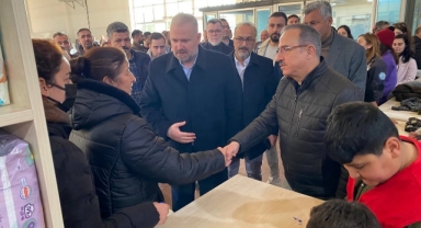 AK Parti İzmir depremzedeler için tek yürek oldu!