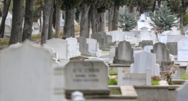 AKP'li belediye depremzededen mezar parası aldı