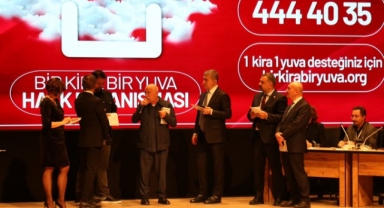 Aslanoğlu’ndan tarihi geceye katılanlara duygusal mesaj: “Herkesle gurur duydum, İyi ki varlar”