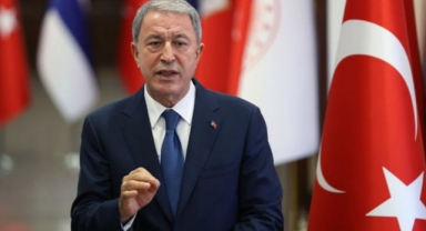 Bakan Akar: TSK büyük bir kahramanlıkla milletinin yanında!