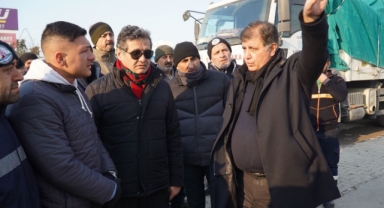 Başkan Tugay Nurdağ’da: Yardımları ulaştırmaya çalışıyoruz!