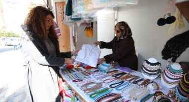 Bayraklı’da üretici kadınların stantları yenilendi