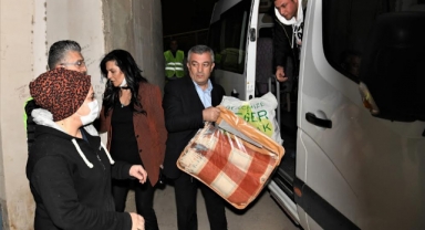 Bornova deprem bölgelerine yardım eli uzatıyor