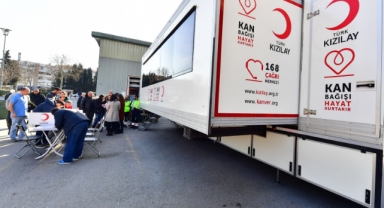 Büyükşehir'in personelinden depremzedelere kan bağışı desteği!