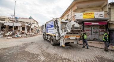 Büyükşehir Kahramanmaraş’ta günde 8 ton çöp topluyor... Kahramanmaraş’ta temizlik seferberliği