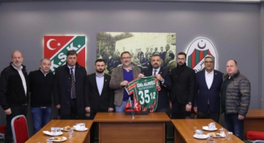 CHP ‘li Aslanoğlu dayanışmayı büyütmek için spor kulüpleriyle buluştu: “Bu ziyaretler iş birliği ve dayanışma için”