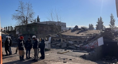 CHP'li Aslanoğlu deprem yerinden bildirdi: Kritik saatler ama çoğu binada bir çalışma yok