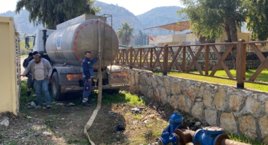 Deprem bölgesindeki su sorunu için Büyükşehir'in ekipleri devrede