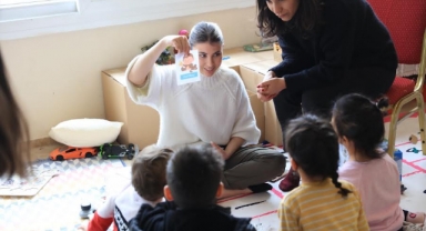 Depremzede çocuklara oyun alanı