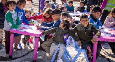 Depremzede çocukların yüzleri Masal Evi ile gülüyor