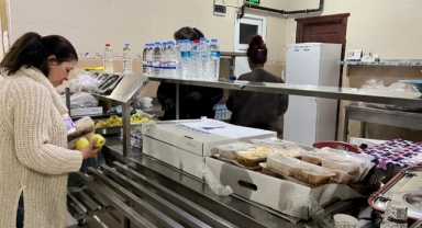 Depremzedeler Büyükşehir'in sosyal tesislerine yerleştirildi