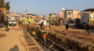 Dirençli kent için altyapı seferberliği sürüyor... İZSU’dan Karabağlar’a 7 km’lik yağmur suyu hattı