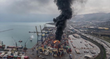 İskenderun Limanı yanmaya devam ediyor… Büyükşehir'den destek!