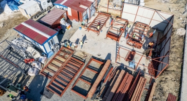 İzmir Büyükşehir Belediyesi deprem bölgesinde konteyner üretiyor