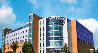 İzmir'in en gözde hastanesiydi... Acıbadem, Kent'i satın aIıyor