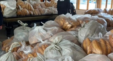 İzmirli Fırıncılardan deprem bölgesine ekmek desteği: “Fırıncılar 24 saat çalışıyor”