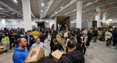 İzmirlilerin yardım seferberliği sürüyor… Başkan Soyer’den deprem raporu