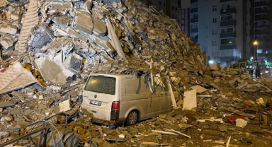 Kahramanmaraş’ta 7.4 büyüklüğünde deprem… Çevre illerde hissedildi