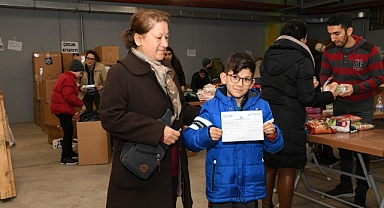 Karabağlar'dan deprem desteği: Öğrencilerin karne parası depremzedelere
