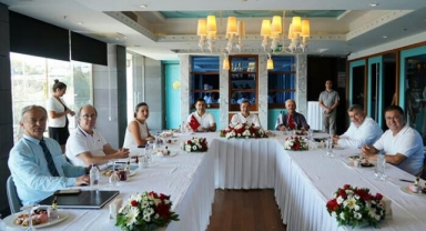 Kıyı Ege Belediye Başkanları'ndan örnek hareket! Maaşlarını depremzedelere bağışladı 