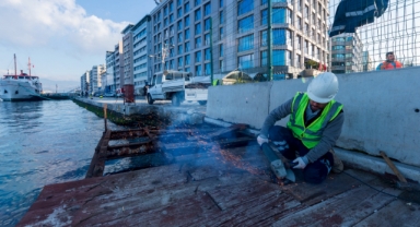 Konak’taki çürüyen seyir terasları sökülüyor