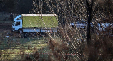 Polis inceleme başlattı... Terkedilmiş kamyonda 18 göçmen ölü bulundu!