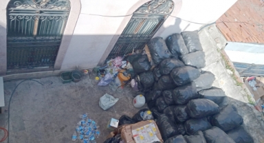 Tarihi cami oldu plastik atık deposu