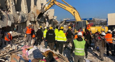 Torbalı'nın ekibi Hatay’da yaraları sarıyor