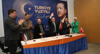 Adaylık yoluna çıktı...AK Parti İzmir'de Sürekli dönemi sona erdi