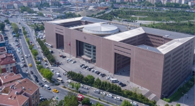 Bakırköy'de silahlı saldırı... Yaralılar var