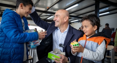 Başkan Soyer'den depremzedelere ziyaret: “Tek dileğimiz dertlere derman olmak”