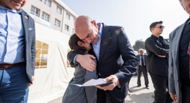 Başkan Soyer Osmaniye’deki depremzedelerle bir araya geldi... “Niyetimiz siz ‘tamam’ diyene kadar yanınızda durmak”