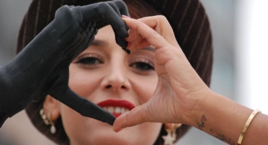 Biyonik Kadın CHP’den İzmir milletvekili aday adayı oldu