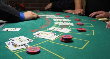 Bornova’da kumar baskını... Ekipler suçüstü yakaladı 