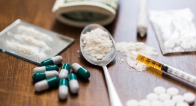 İzmir'de uyuşturucu vurgunu... 'Rota'ya yakalandılar