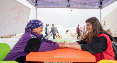  Büyükşehir'in ekipleri, Hatay’da depremzede kadın ve çocukların yanında