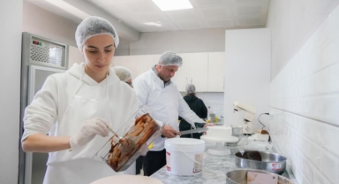 Çeşmeliler 'Meslek Fabrikası' ile meslek sahibi oluyor